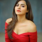 Ashu Reddy Instagram - Make it bright when you've light..!!😍 #ashureddy #reddress #redlovers❤️ #photooftheday @naveen_photography_official 🥳