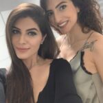 Elnaaz Norouzi Instagram – Happy Friendship Day to the ones who’ve always been there for me, no matter what! ❤️ 
Slide to see my ride or dies 🫶🏻 
#happyfriendshipday to you all !!!! Tag your friends in the comments to wish them 😘