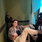 Hansika Motwani Instagram - Suggestion for captions ?