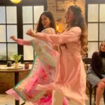 Ishita Dutta Instagram - Never miss a chance to dance 💃 #sistersquad #thodasabaadalthodasapaani @colorstv @vaibhavimahajan @nehaharsora_