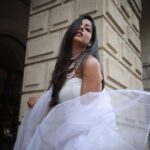 Ishita Dutta Instagram - #unedited 🤍 For the first time In a shoot I did not need any edit or touch up….absolutely love the feel n vibe of these pics… Styled by: @styleitupbyaashna Shot by: @iamtauseefs Outfit: @tarjanikeshari_label Necklace Set: @nivi_accessories HMU: @makeup_by_neha_ansari