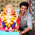 Kartik Aaryan Instagram - Happy Ganesh Chaturthi !! आप सबके जीवन में सुख, शांति, समृद्धि बनी रहे. गणपति बप्पा मोरया! 🙏🏻❤️😇
