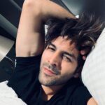 Kartik Aaryan Instagram - Done with my beauty sleep 🦹🏻‍♂️ And Its time to Roll Hate Night Shoots 😤 #PatiPatniAurWoh