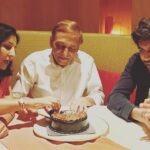 Kartik Aaryan Instagram – All Eyes on cake 🎂 
While he makes a wish
Happy Birthday Papa ❤️😘😘😘