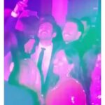 Kartik Aaryan Instagram – Had a blast last night 🕺🤟🏻 #Dinookishaadi
Congratulations Dinoo and Pramita
Wishing you a lifetime of happiness n love ❤️❤️
#Repost @filmfare
・・・
@ranveersingh and @kartikaaryan shake a leg to #AankhMarey at #DineshVijan’s wedding reception.