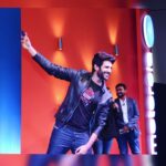 Kartik Aaryan Instagram - What's common between the #Motoe5plus and me? Dono ki battery khatam nahi hoti !! 😜 @motorolain Check it out now!