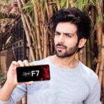 Kartik Aaryan Instagram – How’s the pictcha 🤔
The amazing #OPPOF7 is here!
 Its superb 25MP Front camera is one of the best features any phone can have. 
And I am simply loving it!
http://bit.ly/OPPOF7home @oppomobileindia Singapore