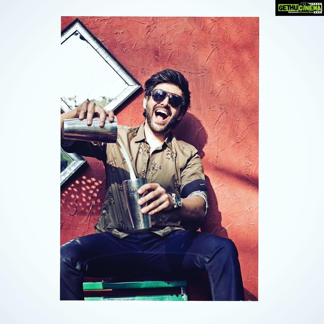 Kartik Aaryan Instagram - Mixin' it up 🍼 - Gethu Cinema