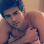 Kartik Aaryan Instagram – Hello 😏👶🏻