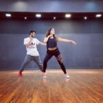 Ketika Sharma Instagram - @chasinggmagic Loves this song and appreciates me dancing so I thought I’ll specially combine the two together and bring her a smile . Dancing with @karanparikh__ 🤗 Choreography @simranjat__ ❤️ love the routine #surprise #dancing #clip #bff #sister #sisterhood #make #them #smile #positivity #and #happiness #stand #for #it #gram #instagood #loveandlight