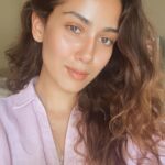 Mira Rajput Instagram - This is why I click selfies 🤳🏼 *when the kids ask me to say cheese* #selfiegram #humidityisheretostay #tinyhands #phonetakeover
