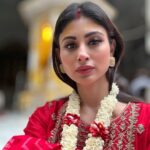 Mouni Roy Instagram - Blessed mornings ♥️ Hari Om 28.09.22