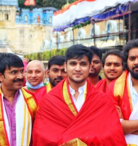 Nikhil Siddhartha Instagram - Went, Thanked and took the blessings of Tirumala Venkateshwara Swamy for bestowing team #Karthikeya2 with this Success 🙏🏽 
@abhishekofficl @tgvishwaprasad @Actorysr @chandoomondeti @MayankOfficl @sahi_suresh 
#Karthikeya2Hindi