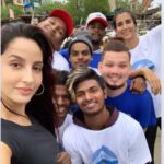 Nora Fatehi Instagram – #mahimbeachcleanup brought to you by @pragyadav and all these amazing people who came out to volunteer yesterday! Shotout to @mtownbreakers for the lovely rap and dance what a fun way to end the day 🏝🙏🏽😍🙌🏽