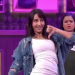 Nora Fatehi Instagram - Nobody: Nora: did someone say dance battle ..hold my Saki..👜 (As u can see..I take my dance battles very seriously)🤡🤣🤣🤣 #noriana Video via @tellyobsessed
