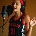 Nora Fatehi Instagram – Back in the studio 😎 Cooking up something hot for you guys 🔥 stay tuned… also im repping my toronto raptors jersey showing love to the Raptors!They killing it this season🏀🇨🇦#wethenorth #toronto #shoutout #hometown