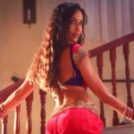 Nora Fatehi Instagram - Get ready to shake what ya mama gave you with my new song #kamariya releasing TODAY at 12pm ! 🔥❤️💃🏾😍 Check me out in my new rural village rustic look 😉🙈 #gaonkiladki Love the messy hair and tan 😍 @sanahkewal —————————————— @tseries.official @maddockfilms #norafatehi #new #bollywood #music #song #stree #movie #kamariya #dance #savage #newlook #rustic #village #indian #indianfashion #bollywooddance #mood #india #morocco #toronto