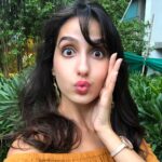 Nora Fatehi Instagram - Here’s my quirky, crazy, weird, fun selfie with my #MobiistarX1Dual! And, some more fun with my amazing friends! This is just the perfect way to #EnjoyMore with @mobiistar_india! Captured some beautiful memories cos it’s our #TimeToShine now!