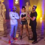 Nora Fatehi Instagram – Daaamnn Son 😎😎 Too much Swag!!! 🔥🔥🔥@remodsouza @raftaarmusic Behind the scenes of #babymarvakemaanegi #BMM #musicvideo #new #newage #dance #style #boss #dancehall #india #masters #remodesouza #norafatehi #BTS #lit #swag