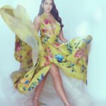 Nora Fatehi Instagram - I’ll take u to the candy shop 🍭💚 @marchesafashion × @jimmychoo × @viangevintage Stylist @manekaharisinghani Styling Asst @gypsy.girl.world × @faisalbhattiofficial HMU @marcepedrozo Shot by @kadamajay