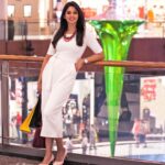 Nyla Usha Instagram - Eat Clean, Get Fit, Be happy! 📸 @adnan.a.abbas And ...Sometimes happiness comes in shopping bags .... #happyshopping @thedubaimall @dsfsocial @mydubai @visit.dubai #mydsf #mydubai #visitdubai . PS: I see some really smart shoppers picking the best deals... so hurry up before it's too late. DSF on till 2nd Feb!