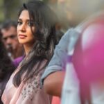 Nyla Usha Instagram - Easing down with some posing. All time fav drape by @thunnal . 📸 @godson_jacob_ . #moviepooja #porinjumariyamjose #malayalammovie