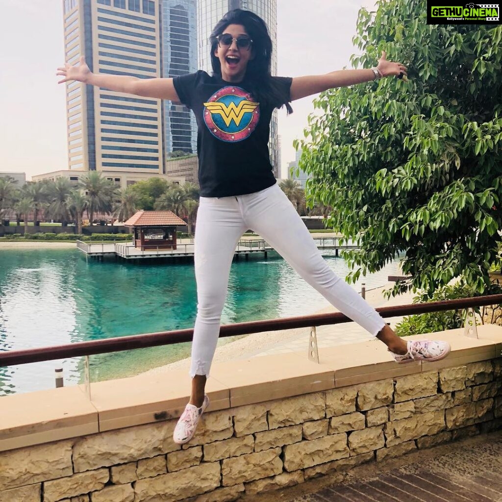 Nyla Usha Instagram Happiness Comes In Waves Evening By The Beach Lamerdubai