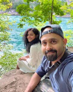Parvathy Instagram - Avec brother dearest ⭐️Morning hikes to get capture some magical moments!

Last slide: Me after my brother tells me about rocks that are called Canadian Shield😂

#niagarafalls