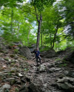 Parvathy Instagram - Avec brother dearest ⭐️Morning hikes to get capture some magical moments!

Last slide: Me after my brother tells me about rocks that are called Canadian Shield😂

#niagarafalls