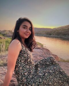 Prajakta Koli Instagram - 📷- @rohitsaraf10 🌻 #Sunset Kaylana Lake