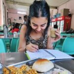 Prajakta Koli Instagram - Fake candids are so yesterday. Now I get @sudeeplahiri12 to crack a joke while I am faking a candid so I get a natural fake candid. #Ace