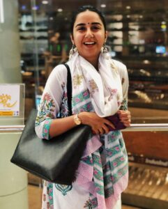 Prajakta Koli Instagram - Salwar ka-please! 😎 #MonYay #HappyPuppy
