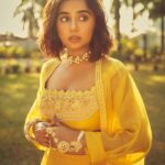 Prajakta Koli Instagram - ☀️ .. For @azafashions .. Makeup by: @sahithya.shetty Hairstyling: @rupali.dhumal Designer: @ridhimehra Necklace & ring: @anaash.in; Bangles: @sonisapphire & @houseofshikha; Hand harness: @anayah_jewellery Editor: @devanginishar Photographer: @kadamajay Interview: @sreemita_bhattacharya Styled by: @sukritigrover Styling team: @vasudhaguptaa @vanigupta.23 Artist’s publicity: @dreamnhustlemedia Artist’s management: @onedigitalentertainment
