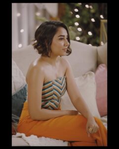 Prajakta Koli Instagram - This little shendi is damn cute. 🥰 .. Today for JugJugg Jeeyo! .. Hair and Makeup - @shrushti_birje Styled by @sakshi312 📷- @roverdiaries_ .. Top @torqadorn Rings @shopanatina Earrings @timelessjewelsby_s