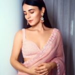 Radhika Madan Instagram - झुकी हुई निगाह में, कहीं मेरा ख़याल था दबी दबी हँसीं में इक, हसीन सा गुलाल था💕