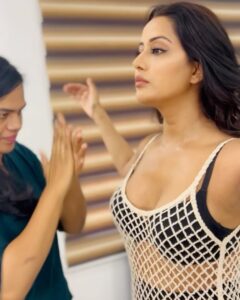 Raiza Wilson Instagram - Working with @ramya_mua is always mad fun ♥️🕺🏼 with great results 🫶🏼 
#behindthescenes @basement._studios