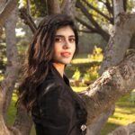 Sanjana Sanghi Instagram - Suited up in black & black. 🖤🤍 . . . . | Keynote & Panel, at the Youth Speak Forum 2020, in pursuance of the Sustainable Development Goals set out by the United Nations (@unitednations), as part of Aisec’s (@aiesec_india ) Youth for Global Goals campaign. | . . . | The best, 👗 : @bornaliicaldeira 💄 & 👧: @ivara_makeoversbyshivangi 📸: @pictureaffaire |