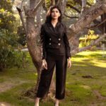 Sanjana Sanghi Instagram - Suited up in black & black. 🖤🤍 . . . . | Keynote & Panel, at the Youth Speak Forum 2020, in pursuance of the Sustainable Development Goals set out by the United Nations (@unitednations), as part of Aisec’s (@aiesec_india ) Youth for Global Goals campaign. | . . . | The best, 👗 : @bornaliicaldeira 💄 & 👧: @ivara_makeoversbyshivangi 📸: @pictureaffaire |