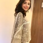 Sanjana Sanghi Instagram - Just a girl & her ethnic obsession. 🖤🤍 Juhu, Mumbai