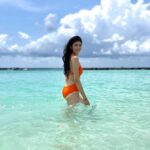 Sanjana Sanghi Instagram - Learning : don’t do what you suck at. Kindly enjoy me trip & almost fall into the ocean as I attempt the infamous “transition reel” ✌️☺️🧡