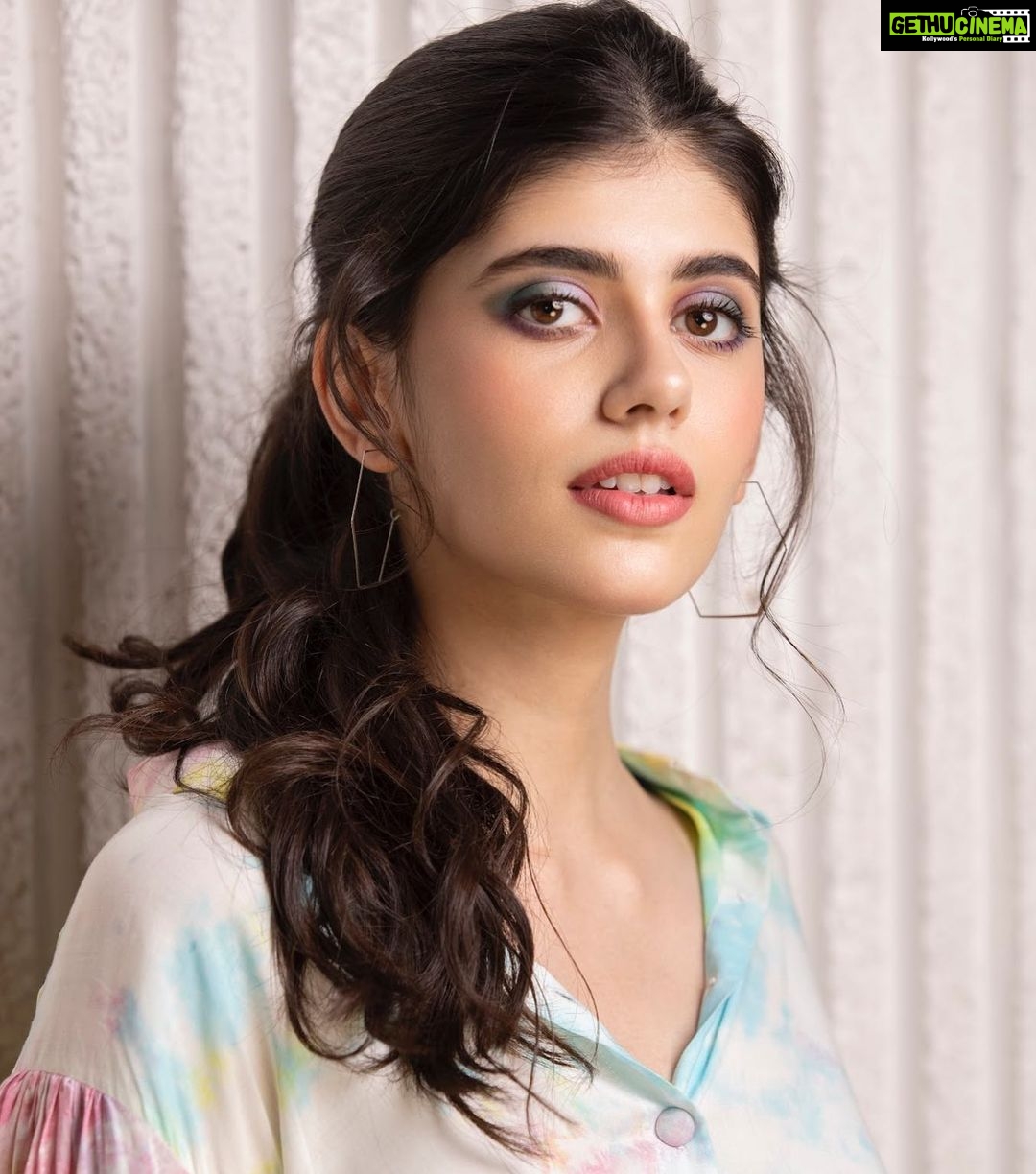 Sanjana Sanghi Instagram - Blink and you miss the Glow. What say ...