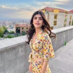 Sanjana Sanghi Instagram - Never met a sunset I didn’t like ☀️ 🌍 • A #PhotoDump from a walk back from set after a long, bright & beautiful day of filming 🎥 - focus shift to finding the right kebabs to be devoured for dinner 🥘 • Yerevan, Armenia