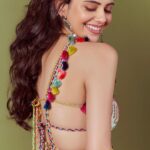 Sanjana Sanghi Instagram - A big smile in the spirit of celebration of our beautiful nation, the core message of #MehendiWaaleHaath and the endless love you have shown our song. 🙏 Happy Republic Day! 🇮🇳