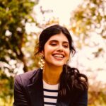Sanjana Sanghi Instagram - A little bit of dancing with my Manny. Aur life mein khub saari hassi!!♥️♥️ _________________ This brought such a big smile to my face! Thank you for this edit! @theindiacaresproject The mailbox can be a hectic, but very special place when you receive random gems like this. 🌸🌼 🎵: Kabhi Kabhi Aditi #AllThatWeTookForGranted #COVIDBlues