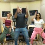 Shakti Mohan Instagram - From The Voice of Bala himself @vishaldadlani 👴👴👴👴BALA 👴👴👴👴👴 @neetimohan18 #balachallenge to ➡️@shekharravjiani @shalmiaow @muktimohan @nihaarpandya 🎥@harsh8harsh