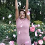 Shakti Mohan Instagram - How Sunday feels like🌺🌺🌺🌺🌺🌺🌺 Yayyyyyyyyyyyy . . #sundaymorning 😊