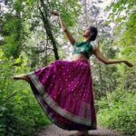 Shakti Mohan Instagram - A flower may look up for Sunlight But it's nothing without it's Roots Dedicating this post to my guru @terence_here sir for making me a dancer and changing my life. Love you sir. Forever grateful 🌺