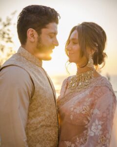 Shibani Dandekar Instagram - I love you @faroutakhtar 

Stunning sari by @anamikakhanna.in 
Styled with love @shaleenanathani 
assisted by my lovely @kajalpatil_04 
gorgeous jewels by @birdhichand 

pictures I will treasure by @sam_and_ekta ⭐️
