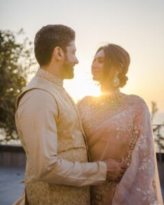 Shibani Dandekar Instagram - I do ⭐️ @faroutakhtar 

My beautiful wedding sari which I will treasure always by @anamikakhanna.in 

styled with so much love by @shaleenanathani 
assisted by my lovely @kajalpatil_04 
gorgeous jewels by @birdhichand 

the best photos by my favs @sam_and_ekta