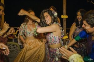 Shibani Dandekar Instagram - No better way to kick of the wedding than this! thank you @payalsinghal @nehalikotian I love you deep! 

 Outfit designed by @payalsinghal 
styled by @khyatibusa 
jewerly by @amrapalijewels 

makeup @inherchair 
hair @reenaduttahairstylist 
assisted by @azima_toppo 

decor by @thedramaqueen2012 
catering @lekitchen_catering 

photos by @sam_and_ekta
